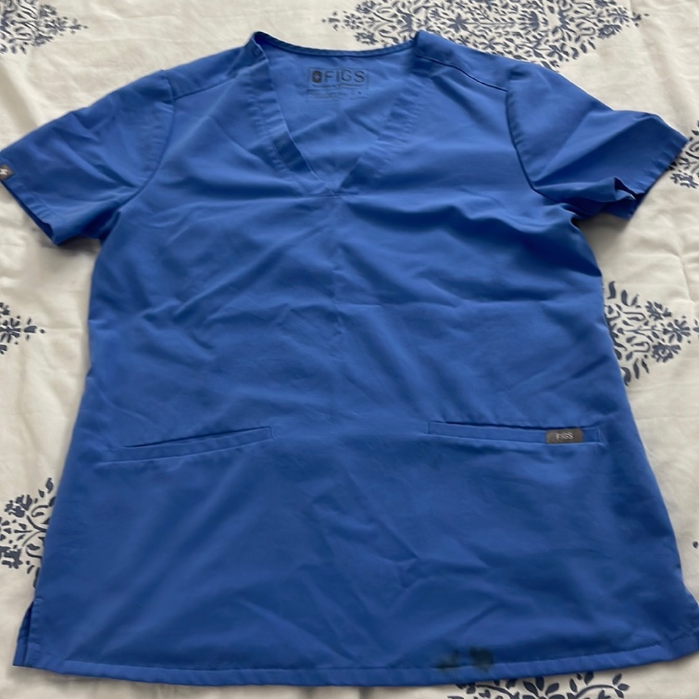 Small figs scrub top